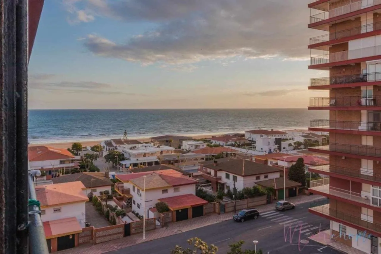 Tres dormitorios vistas al mar junto a la playa Punta Umbría España